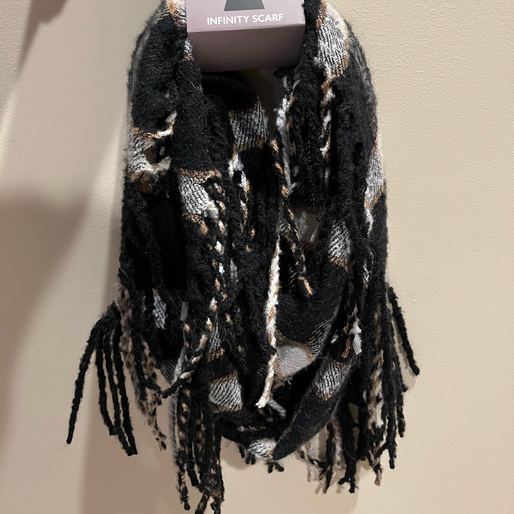 🍇3/$12 Infinity Scarf - Picture 2 of 3